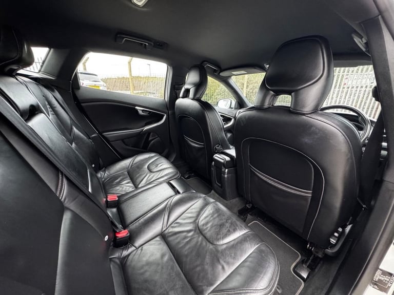 2015 15 VOLVO V40 1.6 D2 R-DESIGN LUX HATCHBACK 5DR DIESEL MANUAL EURO 5 (S/S) (