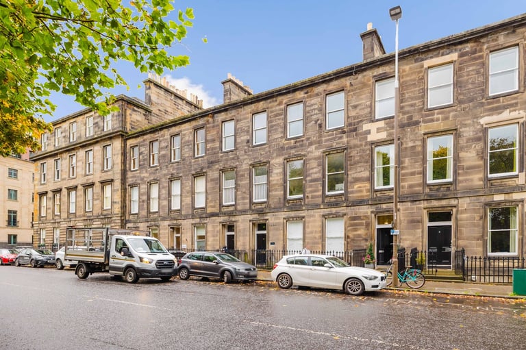 Incredible, 5 bedroom, HMO pending flat on Castle Terrace– available NOW