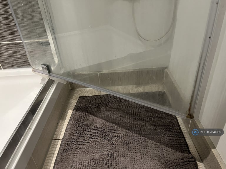 1 bedroom flat in Advent Way, Manchester, M4 (1 bed) (#2641909)