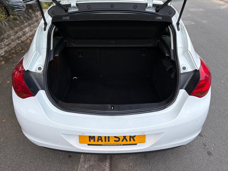Vauxhall, ASTRA, Hatchback, 2011, Manual, 1398 (cc), 5 doors