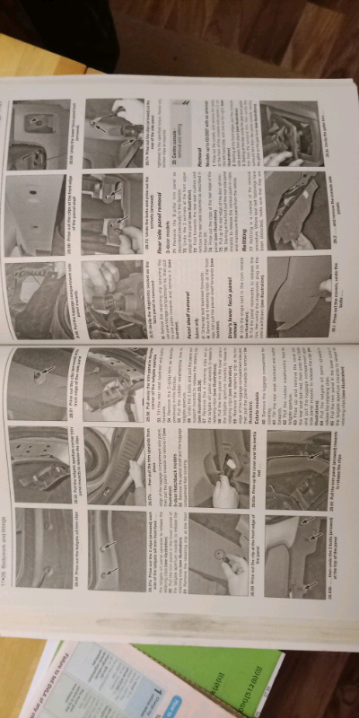 Ford Focus Haynes Manual in vgc