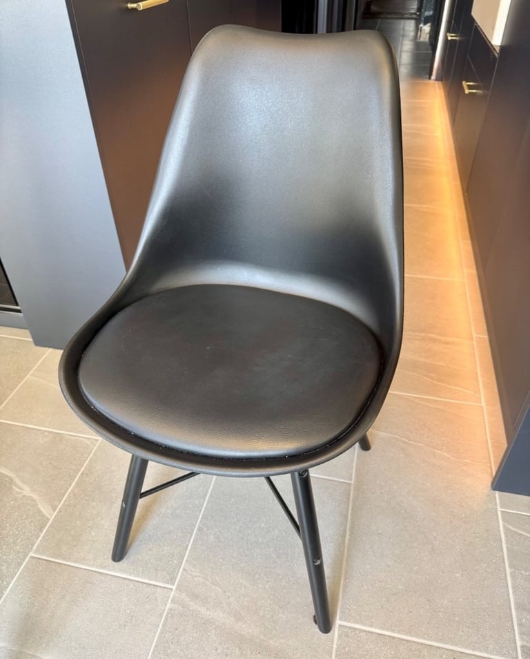 image for 4 x dining room chairs for £30 plus optional free table