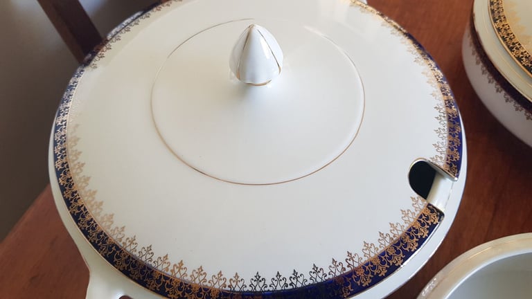 Alfred Meakin Bleu De Roi Tableware 3 Tureen Serving Dishes plus Gravy Boat