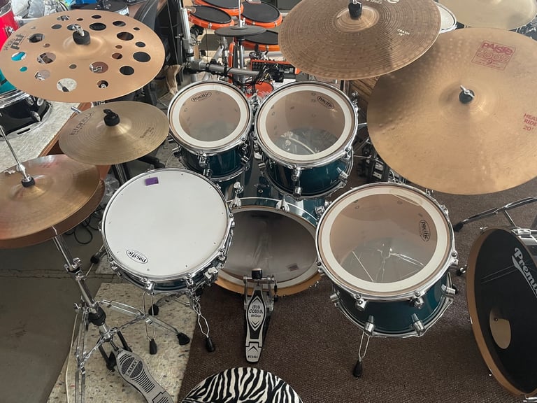 DW pacific. Istanbul cymbals.