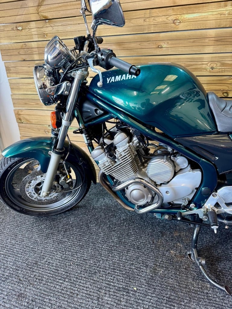 Yamaha XJ600 (naked Diversion) / Y Reg 2001 / ONLY 5449 MILES!
