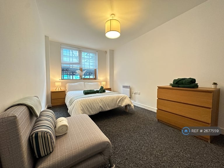 1 bedroom flat in Dyche Street, Manchester, M4 (1 bed) (#2677559)