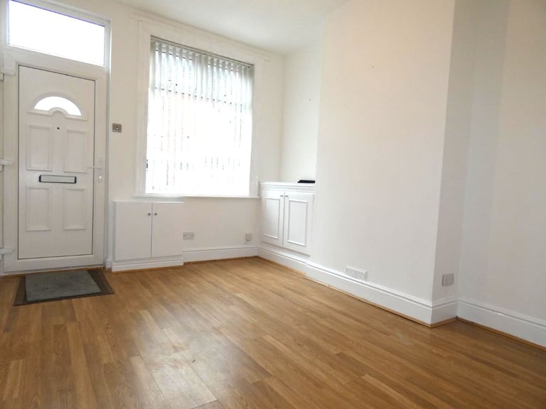 2 bedroom house in Blunt Street, Newcastle-under-Lyme, Staffordshire, ST5 9NA