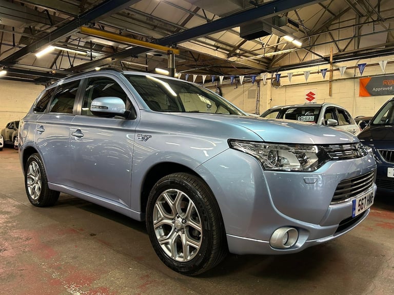 image for 2014 Mitsubishi Outlander 2.0h 12kWh GX4h CVT 4WD Euro 5 (s/s) 5dr ESTATE Petrol/Electric Hybrid ...