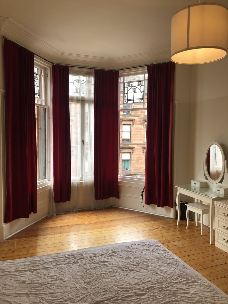 Room in 3-bedroom Superb flat in the West End of Glasgow (G12)