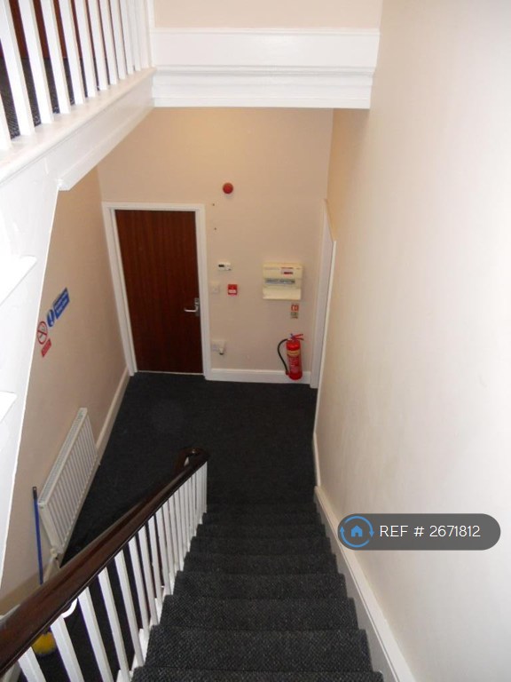 8 bedroom house in Wilbraham Road, Manchester, M14 (8 bed) (#2671812)