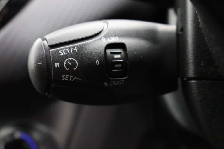 2019 Peugeot 208 1.2 208 Signature PureTech S/S 5dr Hatchback Petrol Manual