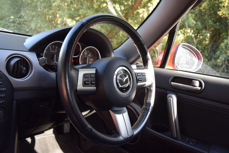 MAZDA MX-5 2.0 i Sport Tech Red Manual Petrol 2012