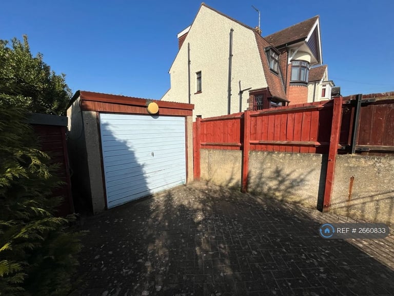 3 bedroom house in Central Avenue, Gravesend, DA12 (3 bed) (#2660833)