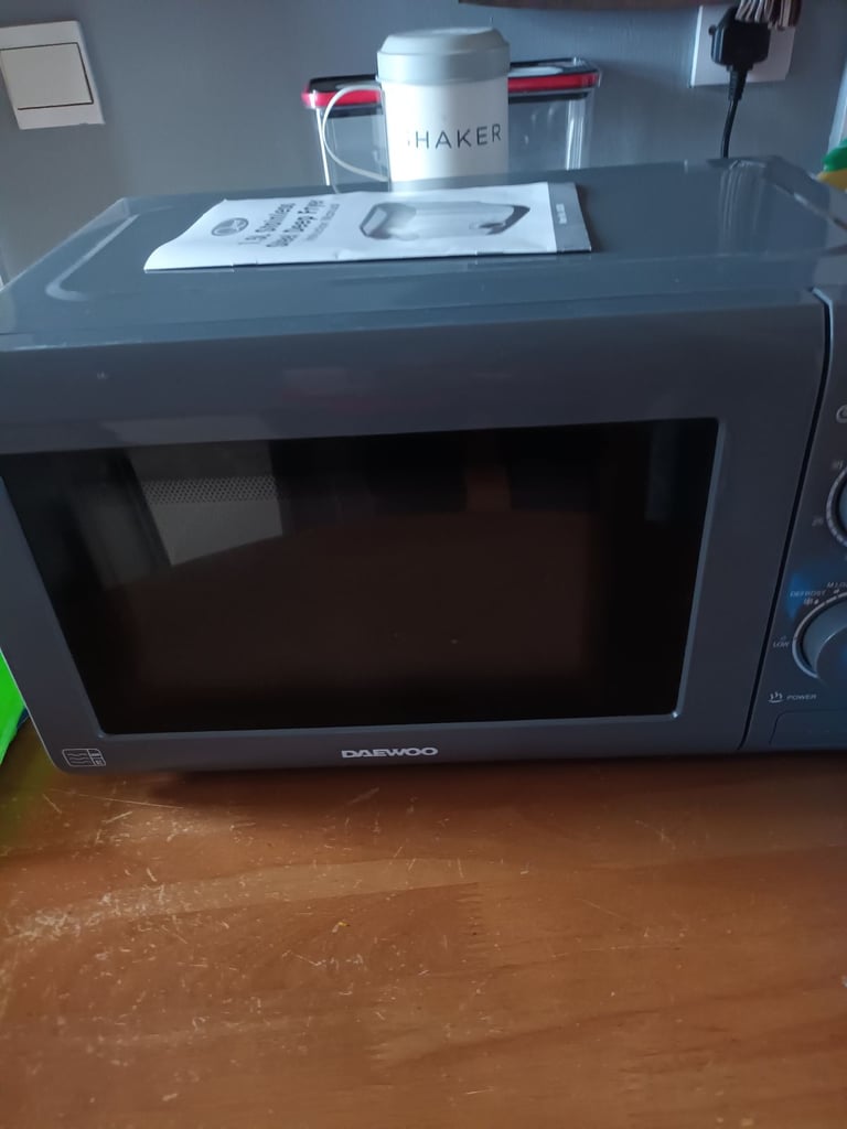 image for MICROWAVE,KETTLE& TOASTER EX COND 