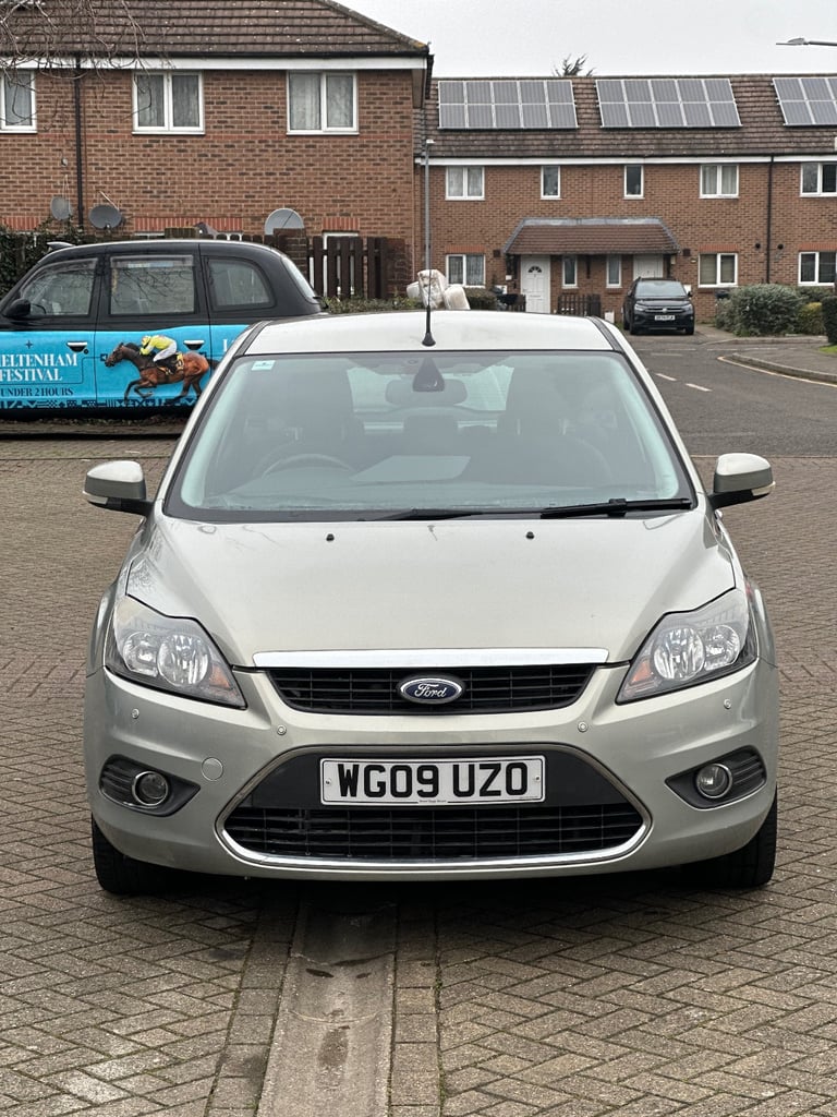 image for 2009 Ford Focus Titanium 1.6L Automatic Full Ford Service History 68K Miles 1YR NEW MOT  1 OWNER