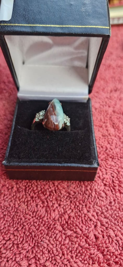 Vintage silver and chalcedony ring 