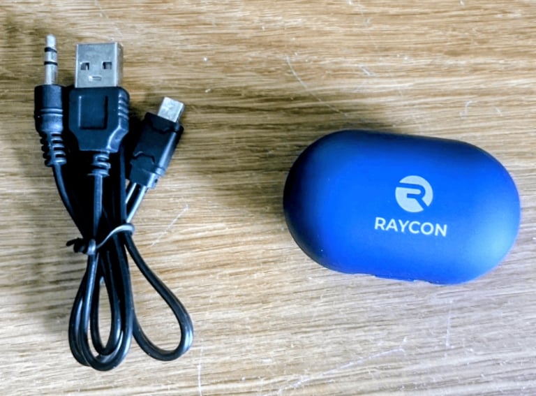 image for Raycon Everyday- BRILLIANT CONDITION- NO DAMAGES- CHARGER- GRAB NOW!
