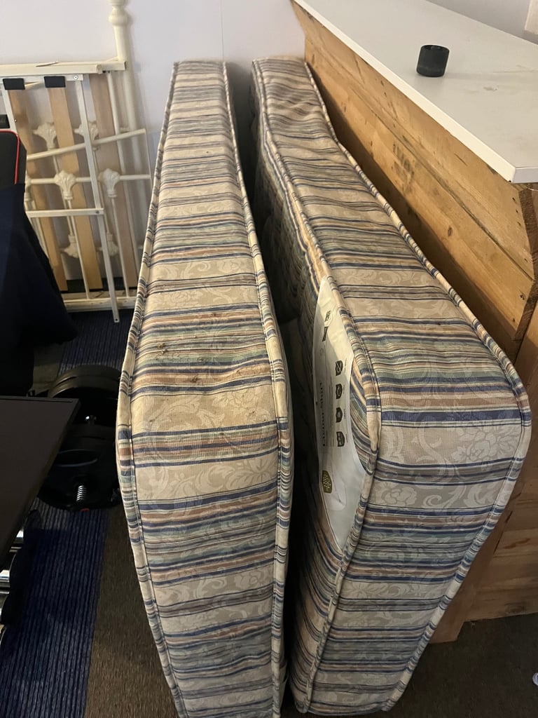 Day bed with second pull out bed