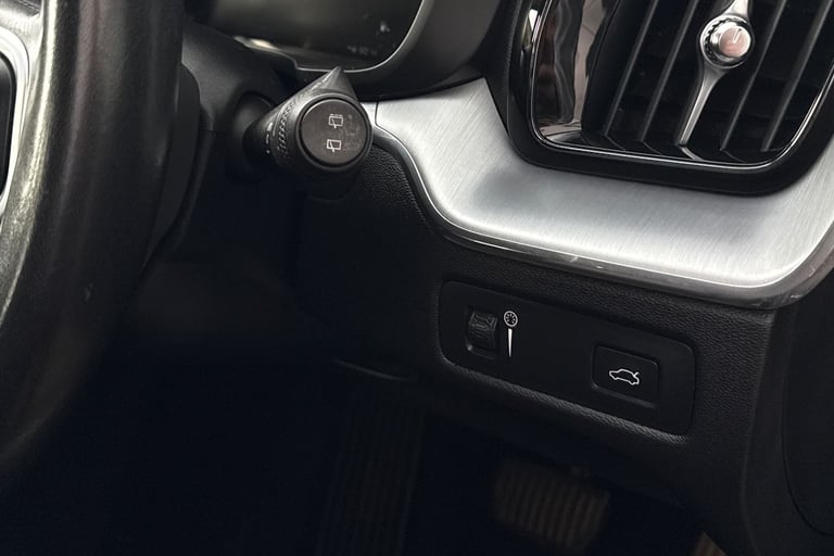 2019 Volvo XC60 2.0 B4 MHEV Momentum Auto AWD Euro 6 (s/s) 5dr SUV DIESEL Automatic