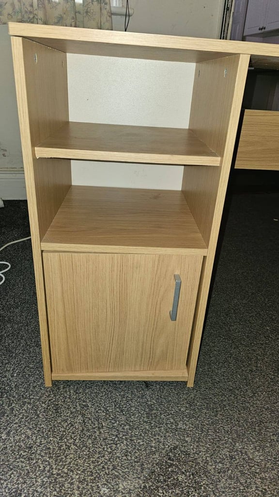 Computer desk 