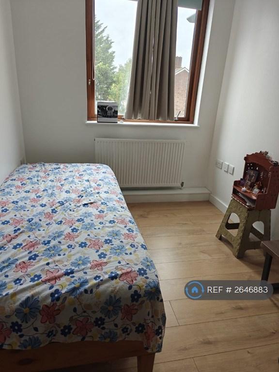 2 bedroom flat in Alexandra Avneue, Harrow, HA2 (2 bed) (#2646883)
