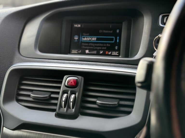 2015 Volvo V40 T2 SE 5dr HATCHBACK PETROL Manual