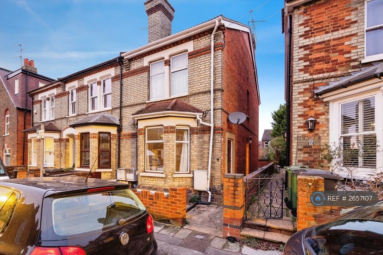 2 bedroom flat in Church Road, Guildford, GU1 (2 bed) (#2657107)