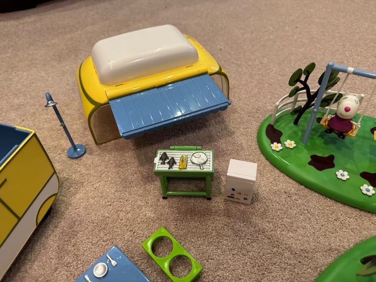 Peppa Pig - Campervan & playground set bundle