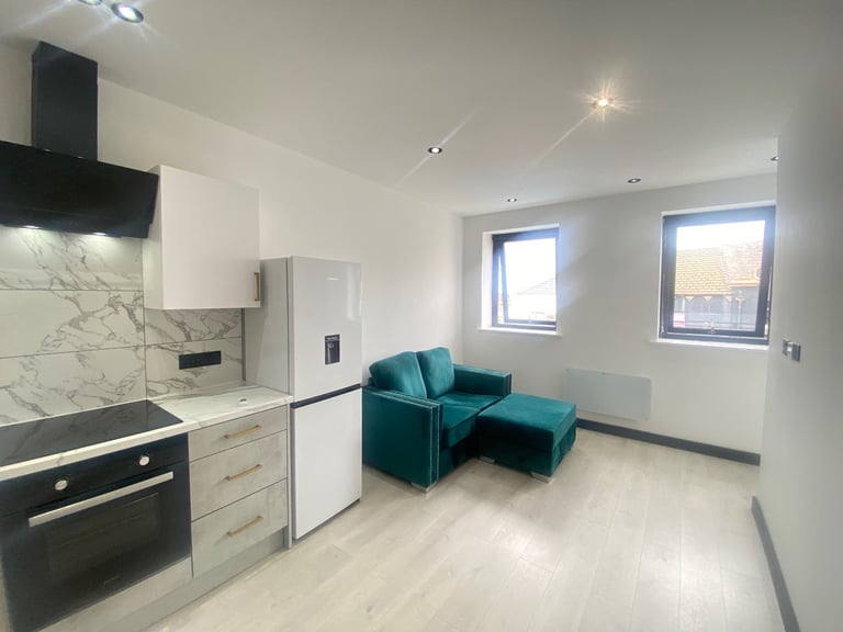 FULLY FURNISHED APARTMENT IN ST HELENS TOWN CENTRE