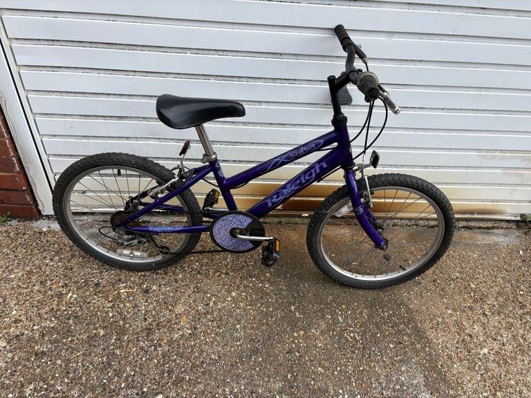 image for BMX  STYLE BIKE BOY OR GIRLS  5 GEARS  20 inch wheels very clean  serviced  £65