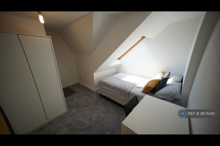 3 bedroom flat in Albany Road, Cardiff, CF24 (3 bed) (#2673342)