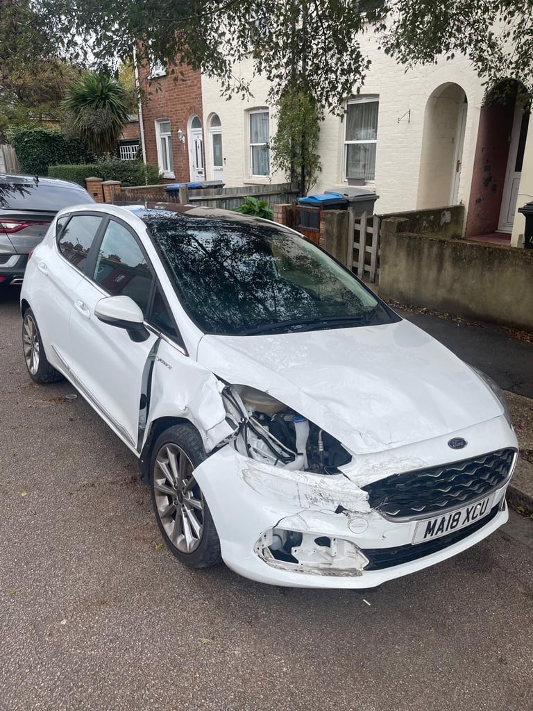 Ford, FIESTA VIGNALE, Hatchback, 2018, Damaged Salvage Repairable 2 owners,