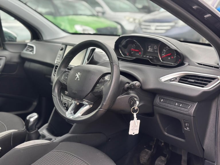 2014 Peugeot 208 1.2 VTi PureTech Style Euro 5 3dr HATCHBACK Petrol Manual