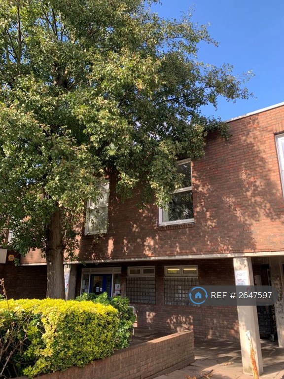 1 bedroom flat in Greyhound Road, London, W6 (1 bed) (#2647597)