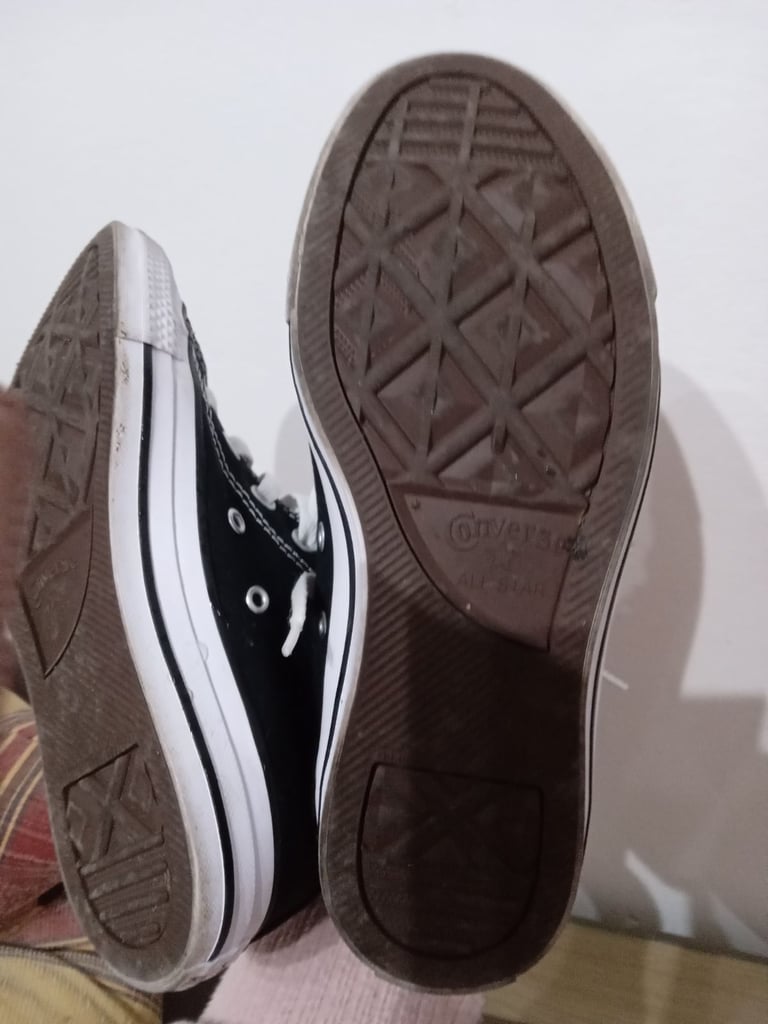 image for Size 5 converse trainers