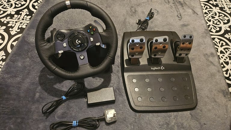 Logitech G29 Racing Wheel and Floor Pedals