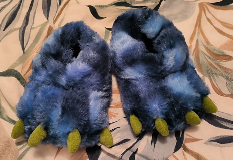 Aged 2-3 Spiderman hooded fleece dressing gown and monster slippers