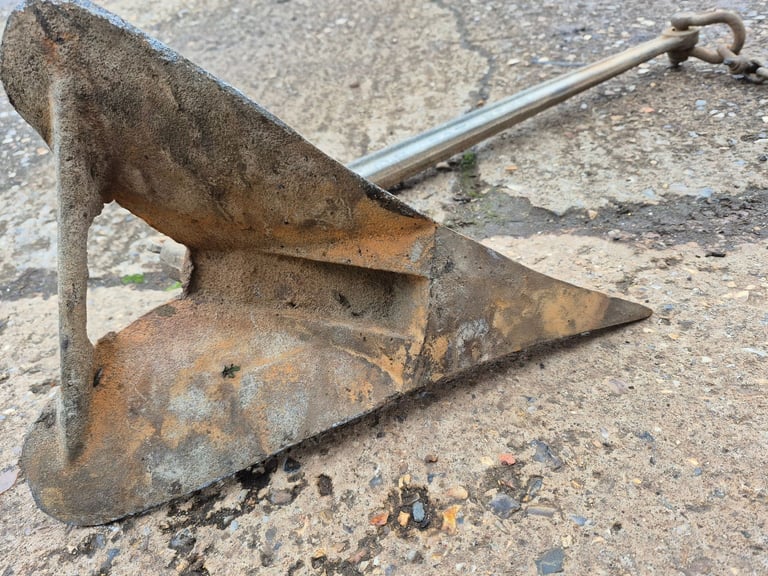 Forged anchor with 270ft of chain