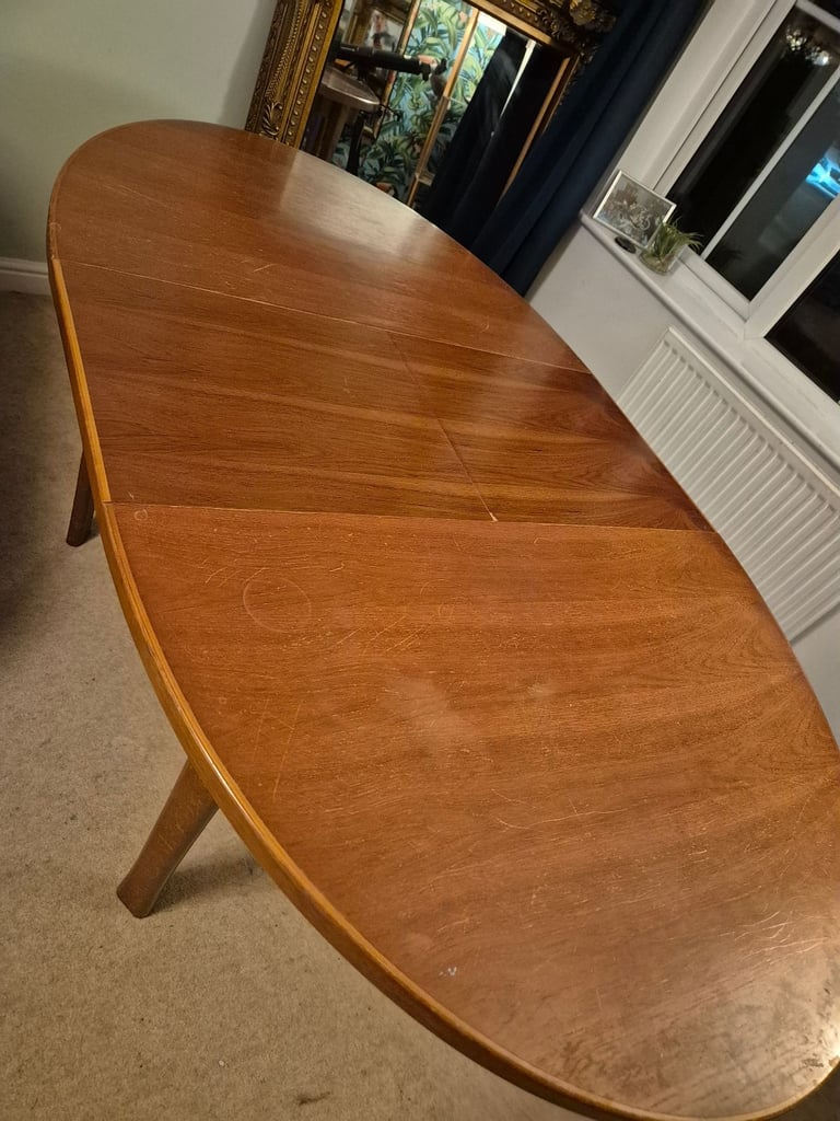 ** Dining table and chairs set **Extendable 4-6/8 seater dining table with 6 chairs 