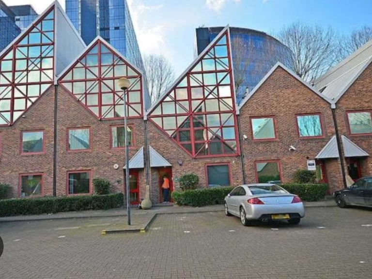 image for Office units to let in canary wharf