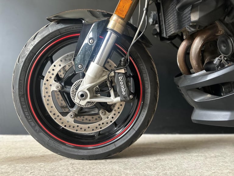 STUNNING LOW MILEAGE 2018/18 BMW F 800 R MOTORCYCLE 