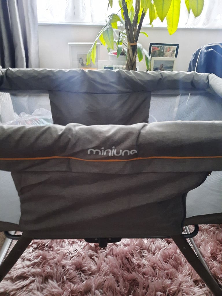 Grey miniuno bassinet 