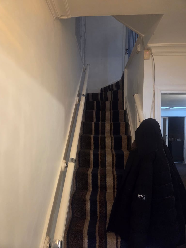 4 to 5 beds house to let