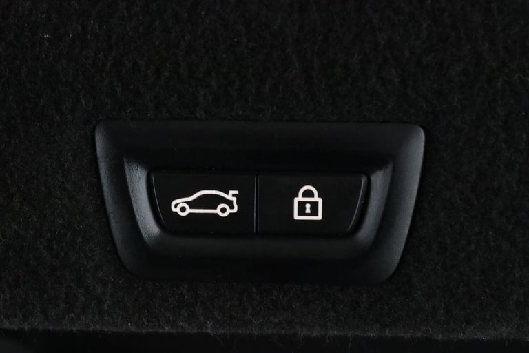 2022 BMW 7 Series 3.0 745Le 12kWh M Sport Auto xDrive Euro 6 (s/s) 4dr SALOON Petrol/Electric Hyb...