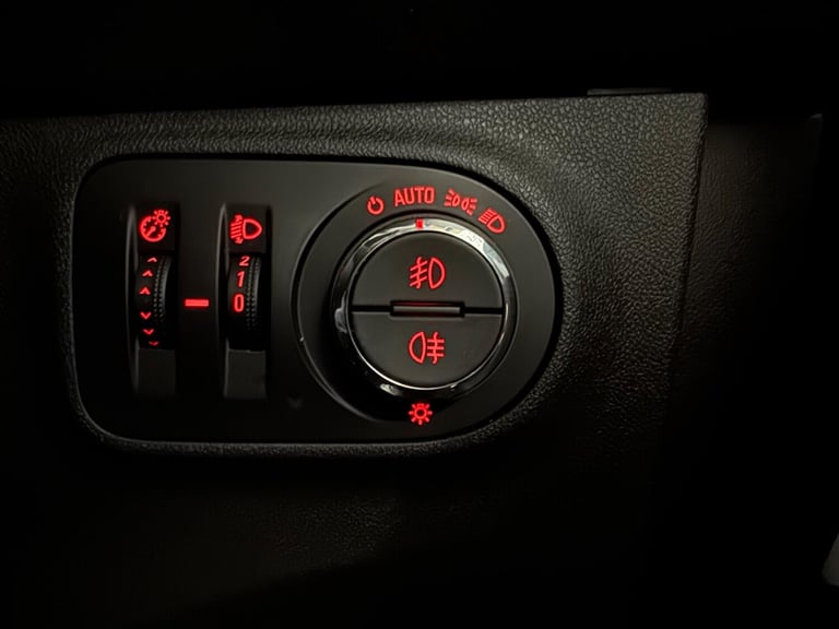 2015 Vauxhall Corsa 1.4 ecoFLEX Excite 3dr [AC] HATCHBACK PETROL Manual