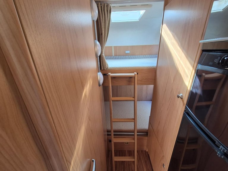 Burstner Levanto A576, 2008, Manual, 6 berth, 4 belts, bunk beds, air suspension