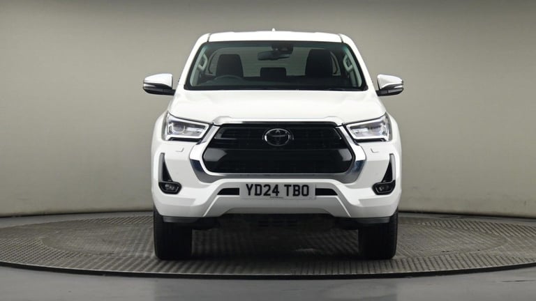 2024 Toyota Hilux 2.8 D-4D Invincible Pickup Double Cab 4dr Diesel Auto 4WD Euro 6 (s/s) (204 Pic...