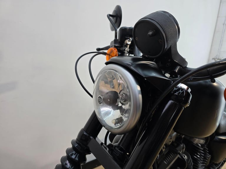 2013 Harley-Davidson Sportster 883 XL883N Iron 883