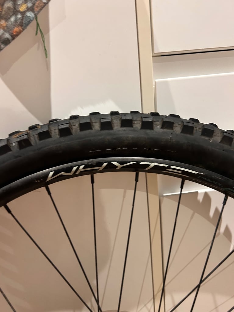 27.5 inch Whyte trail 25 wheelset with Maxxis tyres