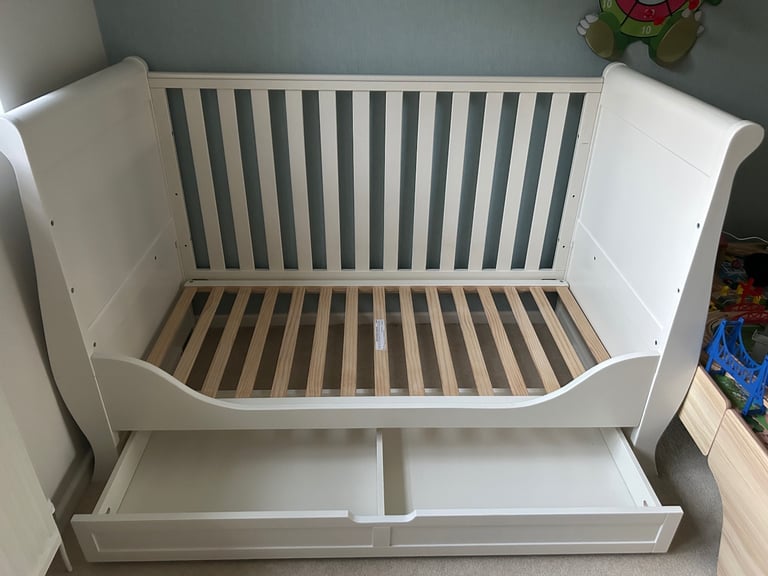 Silver Cross Nostalgia sleigh cotbed